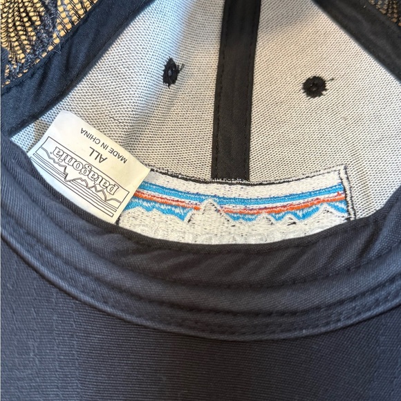 Patagonia Black snap back hat Cap with Vibrant Logo - Picture 5 of 7
